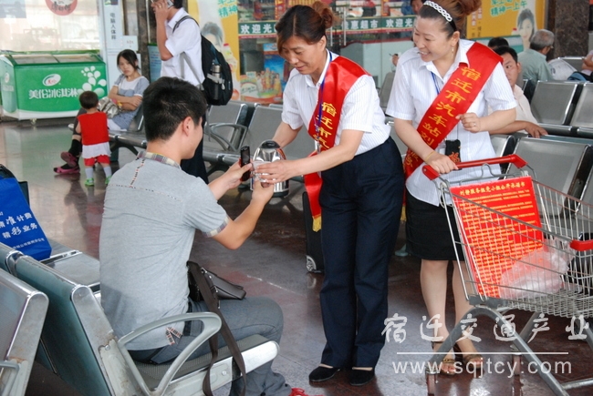 宿迁刘静效劳组效劳旅客.JPG